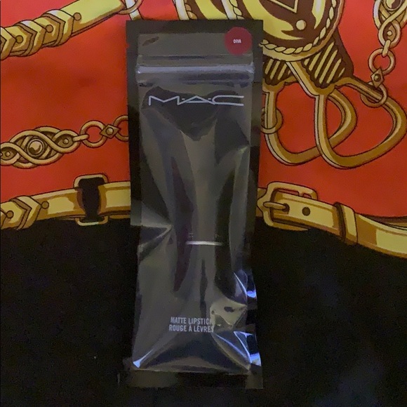 NEW M.A.C. Mini Lipstick 💄 in DIVA! - Picture 6 of 7